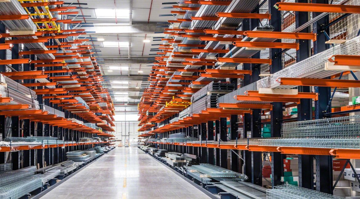 Top 5 Benefits of Cantilever Racking for Canadian Retailers